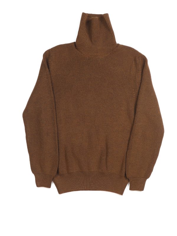 Front view of the NR NAPOLI JEAN brown rollneck sweater with English rib knitting, long sleeves and ribbed cuffs and hem.
